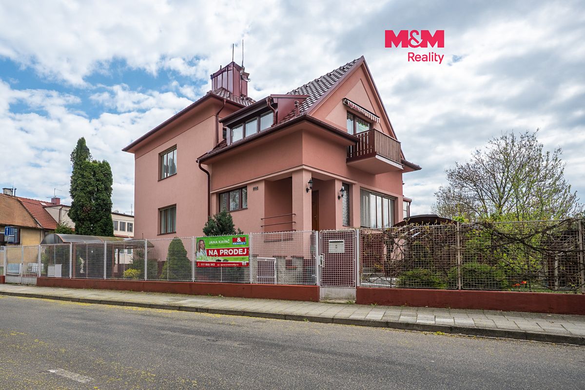 Prodej rodinného domu 300 m², pozemek 717 m²